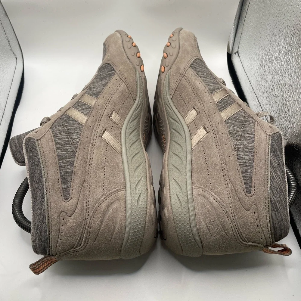 Skechers gently used